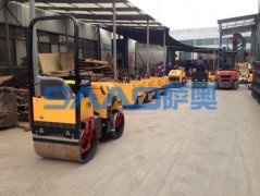 座駕壓路機、灌縫機等多種機器出口尼日爾