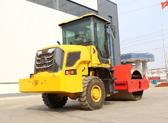 小型<font color='red'>壓路機(jī)</font>方向盤(pán)越用越