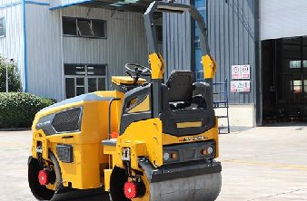 小型<font color='red'>壓路機(jī)</font>碾壓速度與碾