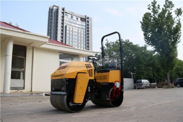 小型<font color='red'>壓路機</font>機油添加是否